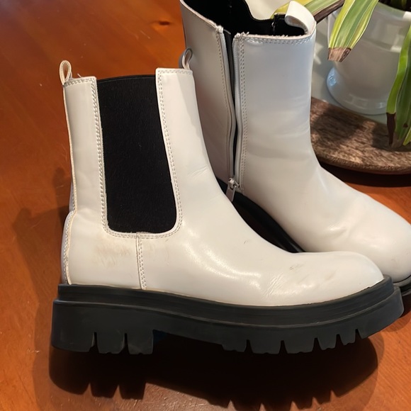 Boots - Picture 2 of 5